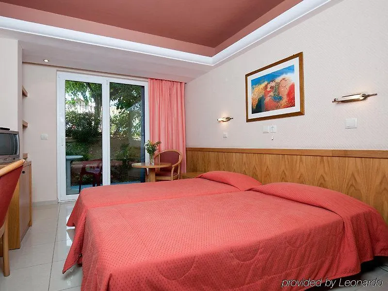 Pearl Beach Rétino Hotel