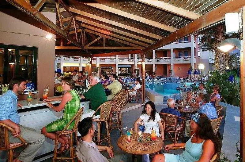 Pearl Beach Rétino Hotel